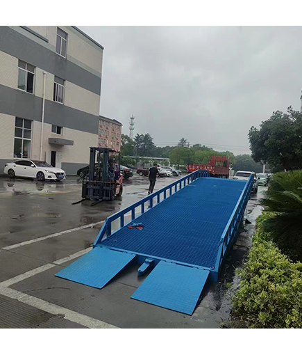 移動(dòng)式登車(chē)橋